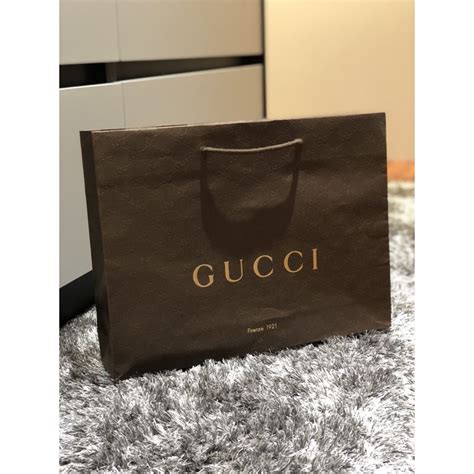 gucci paper shopping bag.